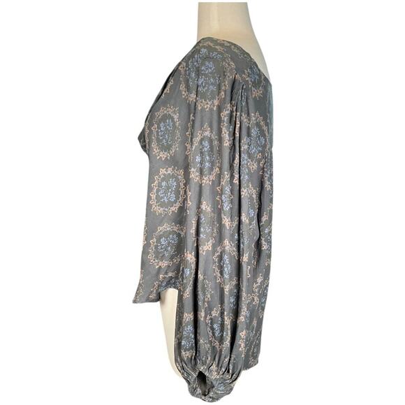 Free People Cowling Around Printed Top Drap Neck Peasant Style Size Small Gray - Picture 6 of 12